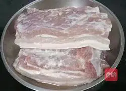 Illustration of how to cook barbecued pork in a rice cooker 2