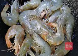 Illustration of how to make braised prawns for a prosperous Chinese New Year 5