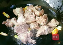 Illustration of how to make kelp braised pork ribs (braised version) 7