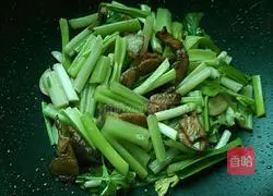 Illustration of how to make fried pork slices with oyster mushrooms 7