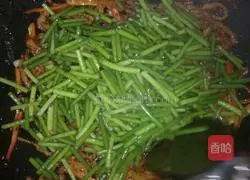 Illustration of shredded pork with garlic sprouts 15