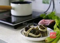 Illustration of how to cook hairy crabs with green onion meat segments 1