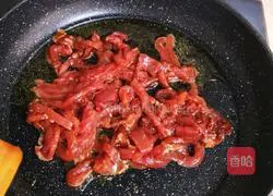 Illustration of how to make fried meat with potatoes and onions 14