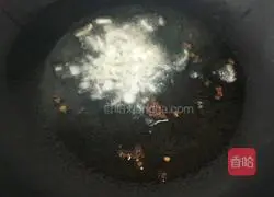Illustration of how to make spicy and sour cabbage crystal powder 4