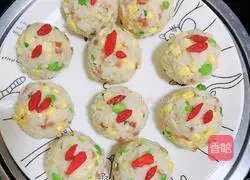 Illustration of how to make steamed rice balls with bacon and vegetables 10
