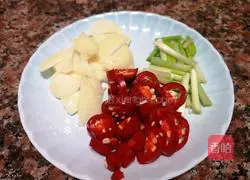 Illustration of how to make ginger-fried duck shreds 2