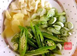 Illustration of how to make fried meat and potato slices 4