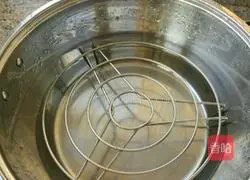 Illustration of how to make steamed crispy pork 3