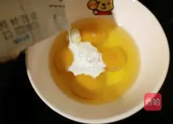 Illustration of how to make thick egg roast 3