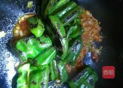 Illustration of braised tiger skin and green pepper 4