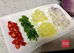 Illustration of how to make flower nail powder 3