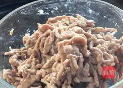 Illustration of how to make stir-fried shredded pork with water spinach stems 9