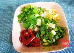 Illustration of how to make steamed bacon with dried beans 5