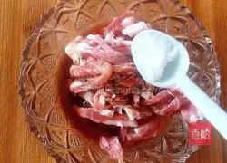 Illustration of how to make appetizing wild rice noodles 6