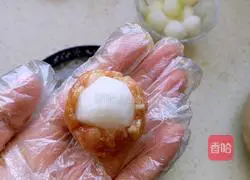 Illustration of how to make vermicelli meatballs stuffed with winter melon 6