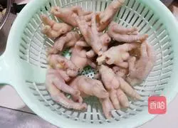 Illustration of how to make chicken feet with vinegar 6