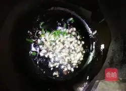 Illustration of how to make shredded chicken 4