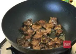 Illustration of how to make stir-fried beef cubes with mushrooms and sauce 4