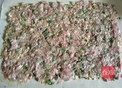 Illustration of how to make steamed meat rolls with tofu skin 6