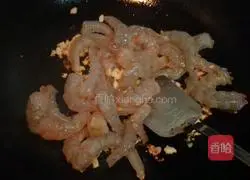 Illustration of how to make fried shrimps with broccoli 6