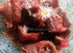 Illustration of how to make fried beef with double pepper 4