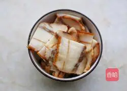 Illustration of how to make fried bacon with chayote 3