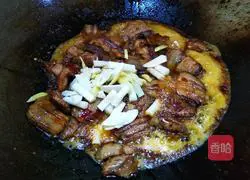 Illustration of how to make twice-cooked pork with double pepper 10