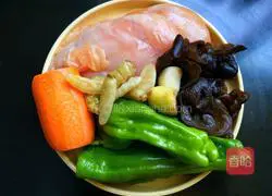 Illustration of how to make fish-flavored shredded chicken 3