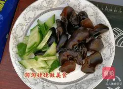 Illustration of how to make scrambled eggs with onions and fungus 3