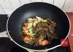 Illustration of how to make Mushu Pork 18 