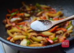 Illustration of how to make fried octopus with onions 10