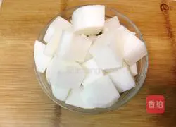 Illustration of how to make ox tail bone stewed radish 10