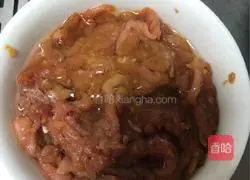 Illustration of how to make fish-flavored shredded pork 1