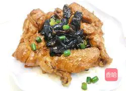 Illustration of how to make braised chicken wings with fungus 14