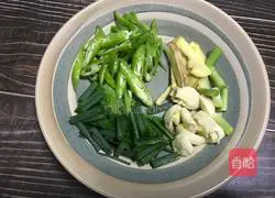 Illustration of how to make spicy beer screws 3