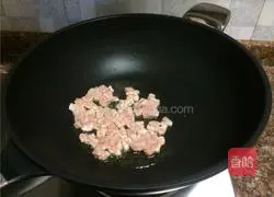 Illustration of how to make diced celery meat 5