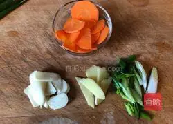 Illustration of how to make mushroom meat slices 4