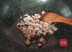 Illustration of how to make fried minced pork and lotus root slices in sauce 4