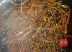 Illustration of how to make shredded pork with garlic sprouts 14