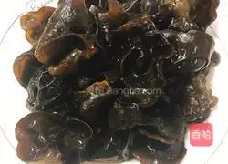 Illustration of how to make yam slices and fungus stewed 2