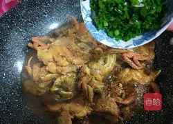 Illustration of how to make noodles with crabs 11