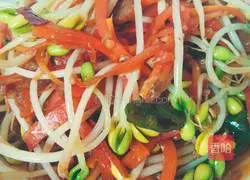 Illustration of how to stir-fry bacon and carrots and sprouts 7