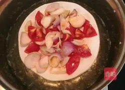 Illustration of how to make onions and tomatoes 6