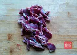 Stir-fried duck gizzards with mushrooms Practice illustration 4