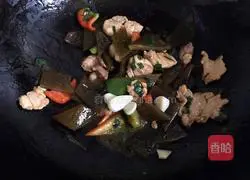 Illustration of how to make fried pork slices with kelp 5