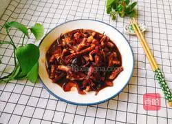 Illustration of how to stir-fry squid with onions 12