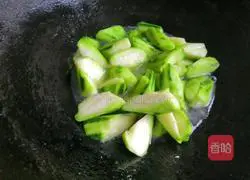 Illustration of how to make fat beef covered loofah 6