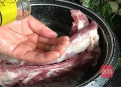 Illustration of how to make crispy pork ribs 2