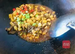 Illustration of how to make fried beef with dried radish 7