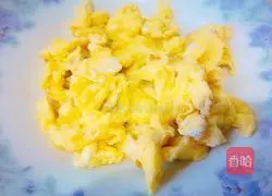 Illustration of how to make shredded eggs and carrots 8